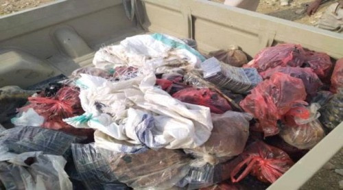 ترقية ضباط وجنود أحبطوا تهريب شحنة سلاح إلى المكلا