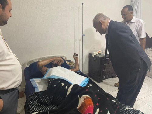 الوالي يطمئن على مصاب حريق الكهرباء ويبحث آلية حل مشكلة النظافة بمستشفى الجمهورية