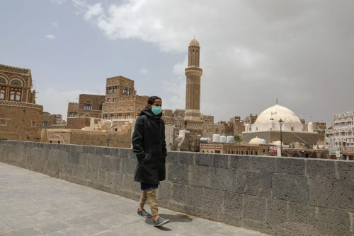  إغلاق عدد من الأسواق وحظر تجوال جزئي في صنعاء