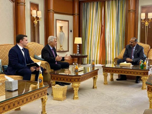 الرئيس الزُبيدي يستقبل السفير الروسي لدى اليمن