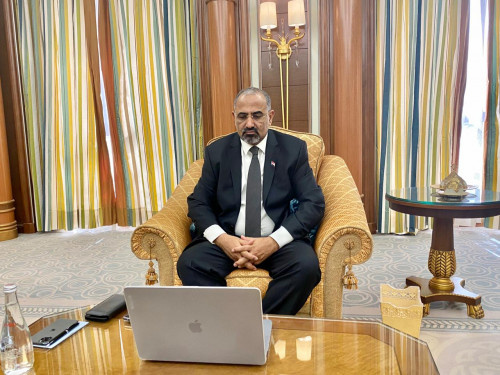 عبر الإتصال المرئي.. الرئيس الزُبيدي يعقد اجتماعاً مع المبعوث الخاص السويدي إلى الشرق الأوسط وشمال أفريقيا