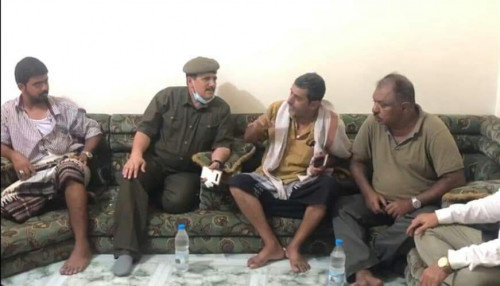 بتوجيهات من اللواء شلال.. وفد من أمن عدن يعزي اسرة الشاب سالم الدماني