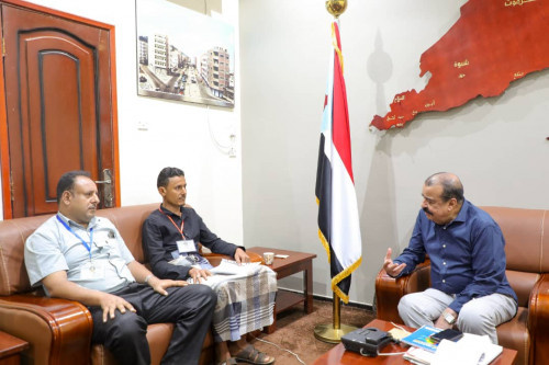 اللواء بن بريك يلتقي أسرة المصور الحربي العالمي الشهيد نبيل القعيطي