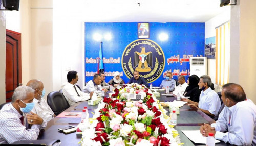 اللواء بن بريك يرأس اجتماعاً للإدارة المالية للجنة الاقتصادية في الإدارة الذاتية للجنوب