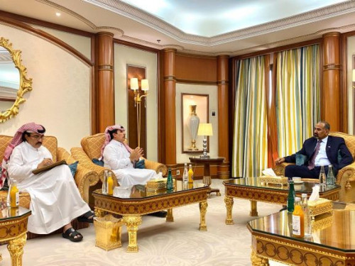 الرئيس الزُبيدي يستقبل اللواء عبدالله غانم القحطاني والعميد حسن الشهري