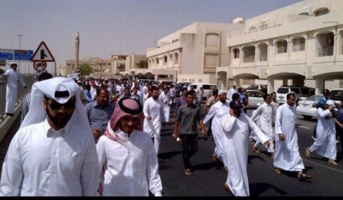 السلطات الأمنية بقطر تفرق تظاهرة لمحتجين بالقنابل الصوتية