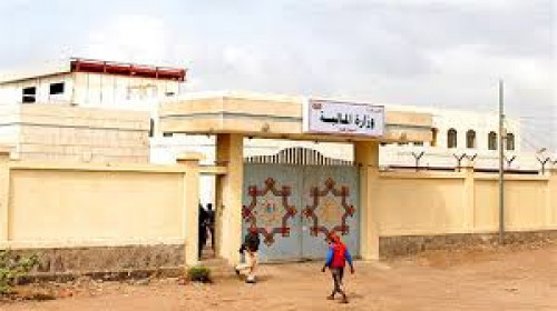 وكيل نيابة بالعاصمة عدن يأمر بحبس وكيل وزارة المالية
