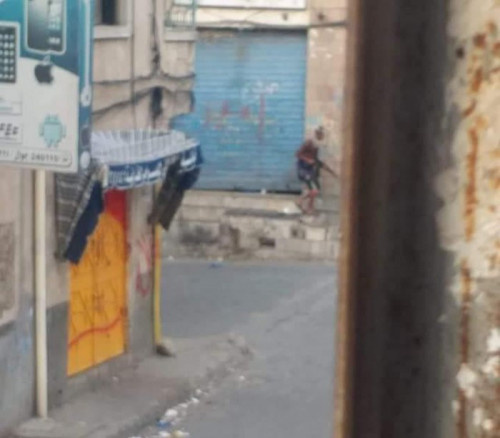 اندلاع اشتباكات مسلحة بين فصائل إخوانية وسط مدينة تعز