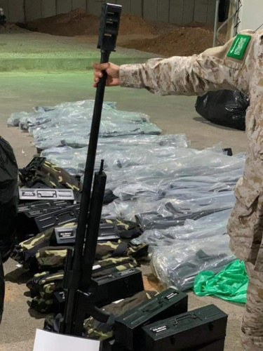 شاهد بـ(الصور).. الأسلحة الحديثة التي تم ضبطها من قبل قوات التحالف قبالة سواحل المكلا