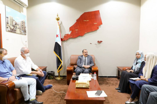 اللواء بن بريك يناقش مع مسؤولين أمميين وأجانب الوضع الصحي في الجنوب وسُبل النهوض به