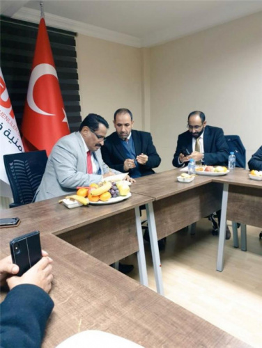 بدعم قطري تركي.. الجبواني يشرف على تدريب ميليشيات في تعز 