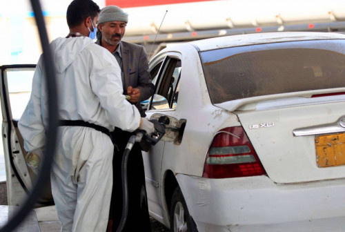 صحيفة دولية: كورونا يحوّل أزمة الوقود إلى خطر على حياة اليمنيين