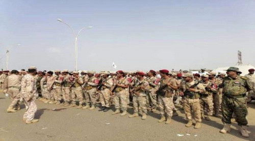الجيش الجنوبي ينظم عرضا عسكريا امام التحالف في عدن ويسرد مطالبه