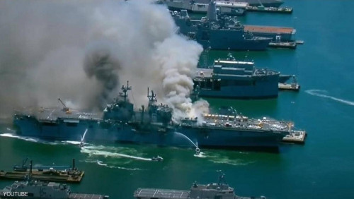 انفجار وحريق "لا ينطفئ".. (فيديو) لكارثة سفينة حربية أميركية