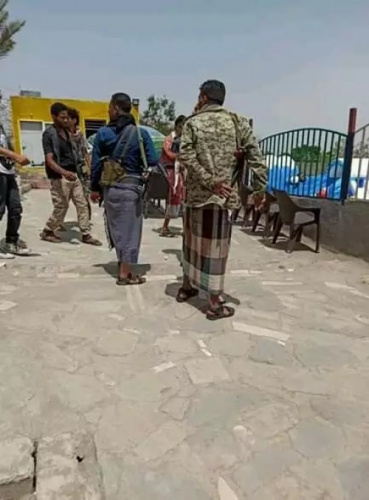 قيادي إخواني يهدد صحفي بالقتل بسبب توثيق انتهاكات مورست ضد نساء تعز