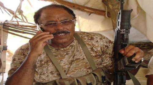 إعلامي يكشف عن وثائق تثبت تورط الأحمر في قيادة تنظيم القاعدة باليمن