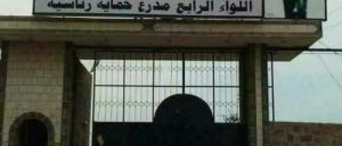 جنود باللواء الرابع حماية رئاسية يشكون ابتزاز مهران القباطي بصرف مرتباتهم ويطالبون بتدخل الانتقالي