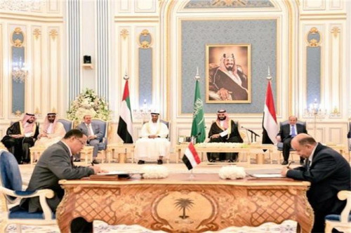 ترحيب عربي ودولي بآلية تسريع اتفاق الرياض بين الشرعية والانتقالي الجنوبي
