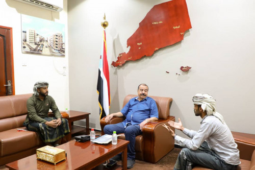 اللواء بن بريك يلتقي فنان النخبة الحضرمية وصوت الجنوب أبوبكر شملول