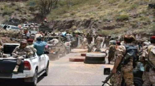 تعز.. مسلحو الإخوان يقتحمون منزل مدير أمن جبل حبشي ويختطفون والده وشقيقه