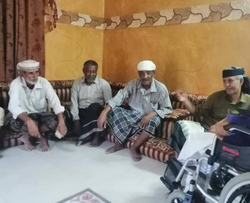 رئيس انتقالي أبين يناقش مع الشخصيات الاجتماعية والمزارعين من أبناء الدرجاج أضرار السيول