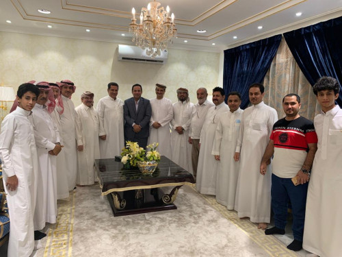 محافظ عدن يناقش مع عدد من رجال المال والأعمال من أبناء يافع فرص الاستثمار والمشاريع التجارية في العاصمة