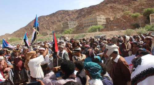 توافد جماهير شبوة الى مدينة المصينعة للمشاركة بمليونية "رفضاً لتزييف الإرادة "