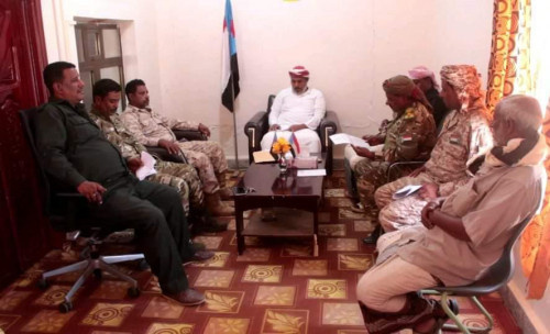 رئيس انتقالي سقطرى يترأس اجتماعاً للقيادة العسكرية والأمنية بالمحافظة