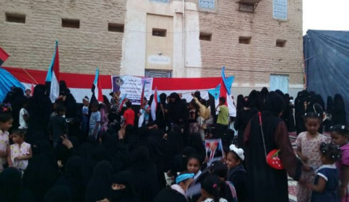 مجموعة نساء حضرميات بوادي حضرموت يقمن فعالية "رفضا لتزيف الإرادة الجنوبية ودعماً لقرارت المجلس الانتقالي"