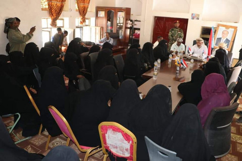 رئيس انتقالي سقطرى يبحث آليات تفعيل أنشطة قطاع المرأة ودور المراكز المحلية في المحافظة