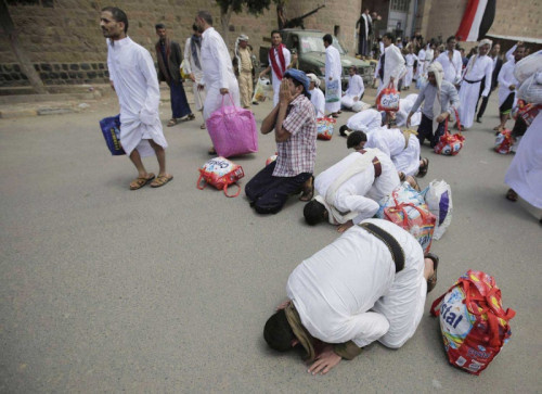 المبعوث الأممي إلى اليمن يلاحق إنجازا صغيرا في مجال تبادل الأسرى