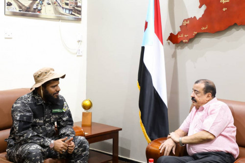اللواء بن بريك يلتقي بقائد لواء حماية المنشآت بالعاصمة عدن