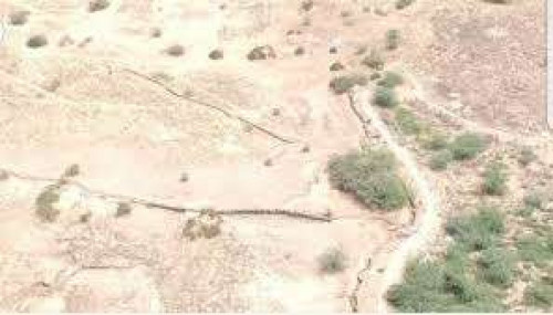 شاهد بـ(الفيديو).. الحوثيون يستحدثون خنادق ومتارس قتالية في جبهة حيس جنوب الحديدة