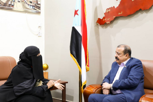 اللواء بن بريك يناقش مع القاضية منى صالح عدداً من الموضوعات المتعلقة بحقوق المرأة والطفل