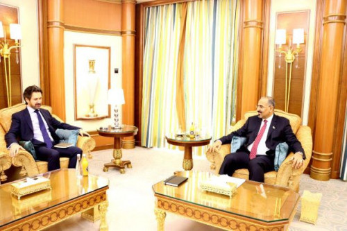 الرئيس الزُبيدي يستقبل بعثة المملكة المتحدة