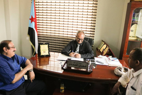 الجعدي يبحث مع رئيس لجنة الشؤون الخارجية في الجمعية الوطنية آليات التنسيق بين اللجنة والأمانة العامة بالانتقالي