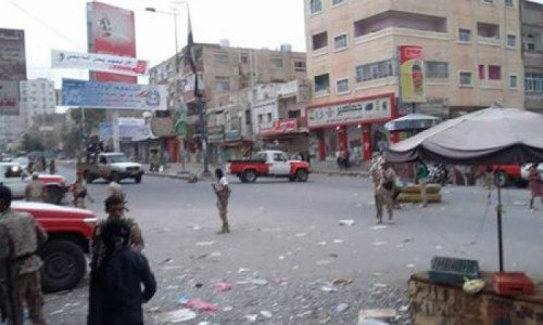 تعز.. قيادي إخواني مطلوب للعدالة يقتحم مقر النيابة ويهدد القاضي بالقتل