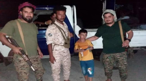 قوات العاصفة تعيد طفلاً اصم لعائلته بالعاصمة عدن