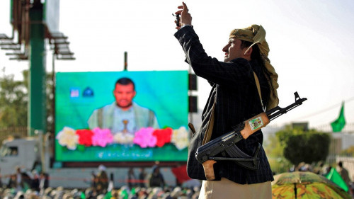 محكمة حوثية تصدر قراراً بملاحقة وضبط مستخدمي تطبيق واتس آب