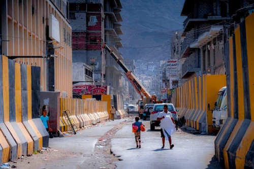 تنفيذاً لتوجيهات محافظ العاصمة عدن.. إعادة فتح شارع العيدروس بكريتر بعد إغلاق دام سنوات