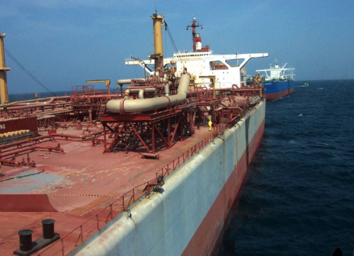 رويترز: وصول الفريق الأممي إلى ناقلة منكوبة قبالة ساحل اليمن قد يستغرق أسابيع