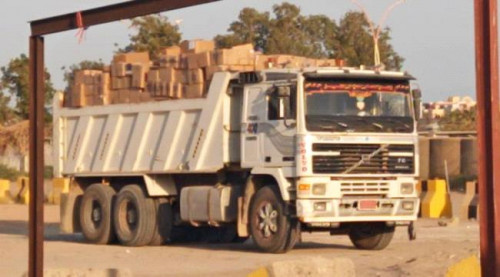 عدن.. ضبط شحنة أدوية منتهية الصلاحية في البريقة