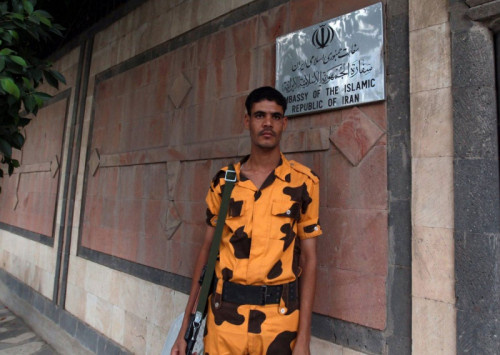 إيران تعيّن حسن إيرلو "حاكما عسكريا" لصنعاء