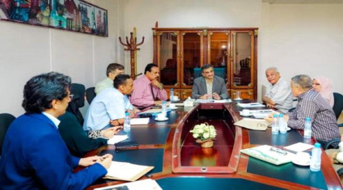 محافظ عدن يبحث ملف إعادة إعمار المدينة وبوجه باستئناف مشروع الطريق البحري