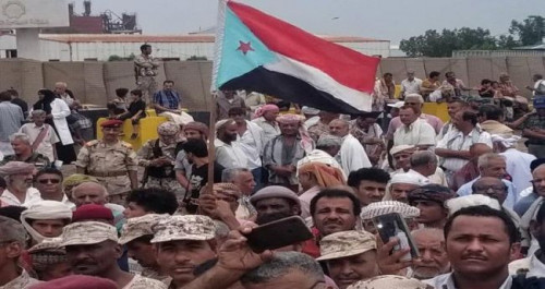إعلامي جنوبي يكشف من يعرقل صرف مرتبات العسكريين
