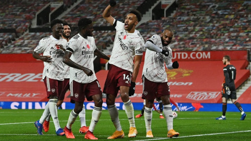 "أوباميانغ" يمنح آرسنال فوزا صعبا على مانشستر يونايتد في الدوري الإنجليزي