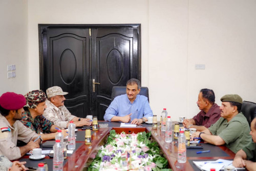 اللجنة الأمنية بالعاصمة عدن تُشيد بتعاون المواطنين وتؤكد على تشديد الاجراءات الأمنية في المنافذ
