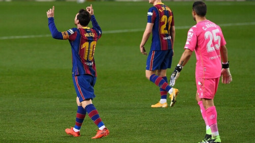 ميسي "البديل" يقود برشلونة لفوز عريض على ريال بيتيس بخماسية