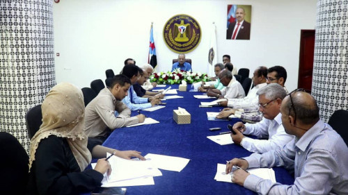 برئاسة الجعدي.. الأمانة العامة بالانتقالي تستعرض التقرير الاقتصادي وتناقش أداء الدائرة الجماهيرية