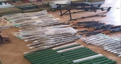 ضبط كميات كبيرة من الأسلحة والذخائر في نقطة العر بيافع